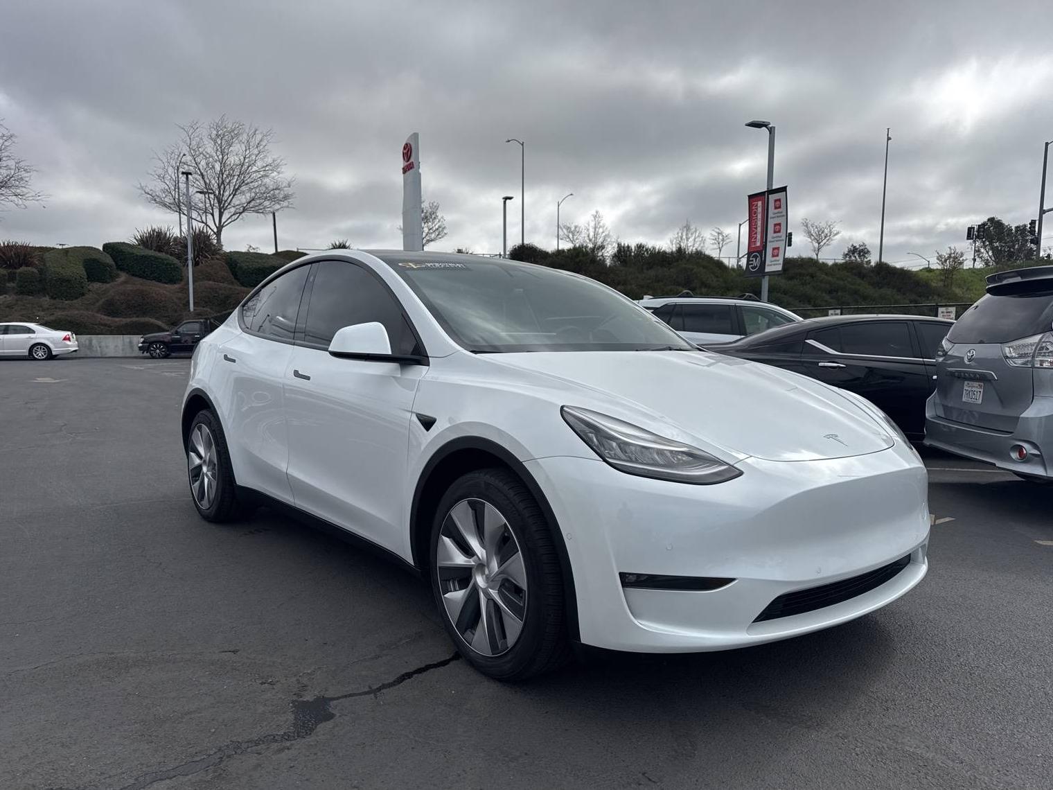 TESLA MODEL Y 2022 7SAYGDEE0NF357409 image